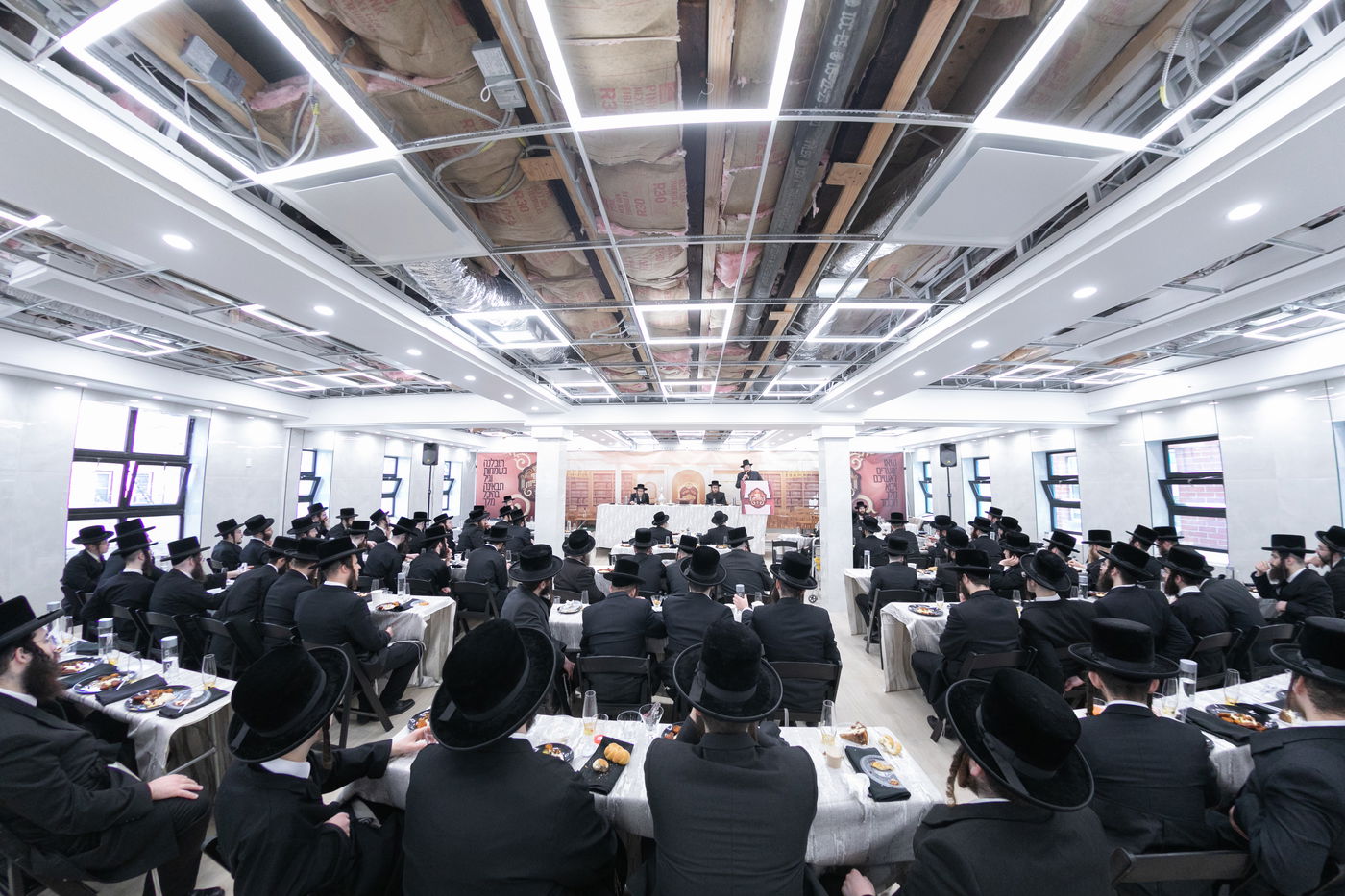 מסיבה של מצווה בחצה"ק פאפא