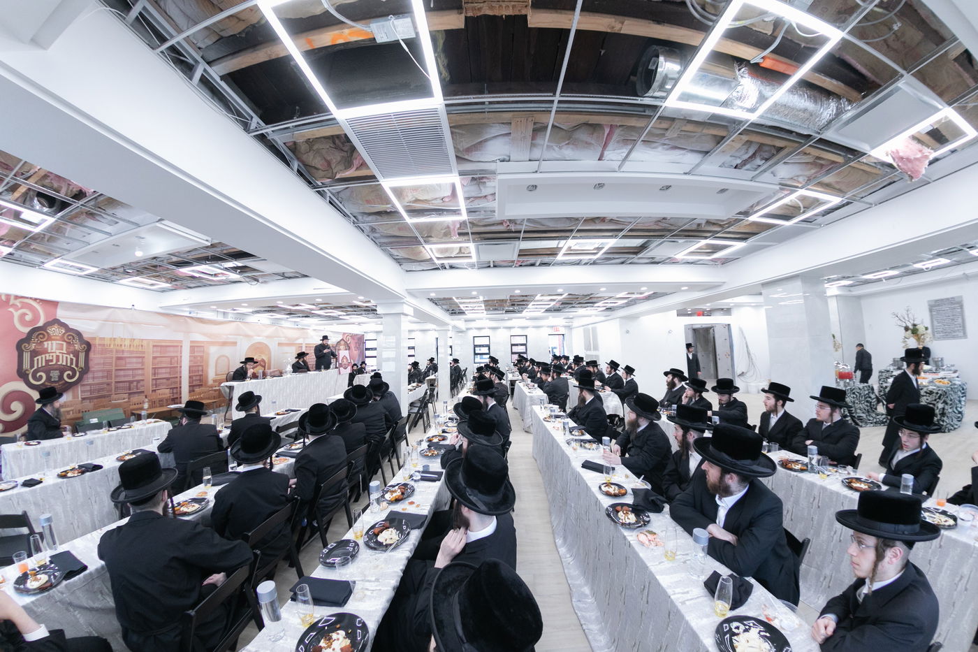 מסיבה של מצווה בחצה"ק פאפא