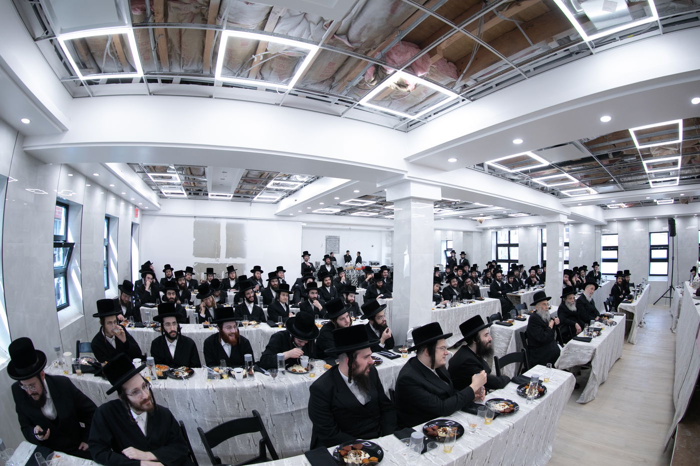 מסיבה של מצווה בחצה"ק פאפא