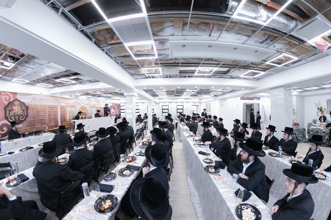 מסיבה של מצווה בחצה"ק פאפא