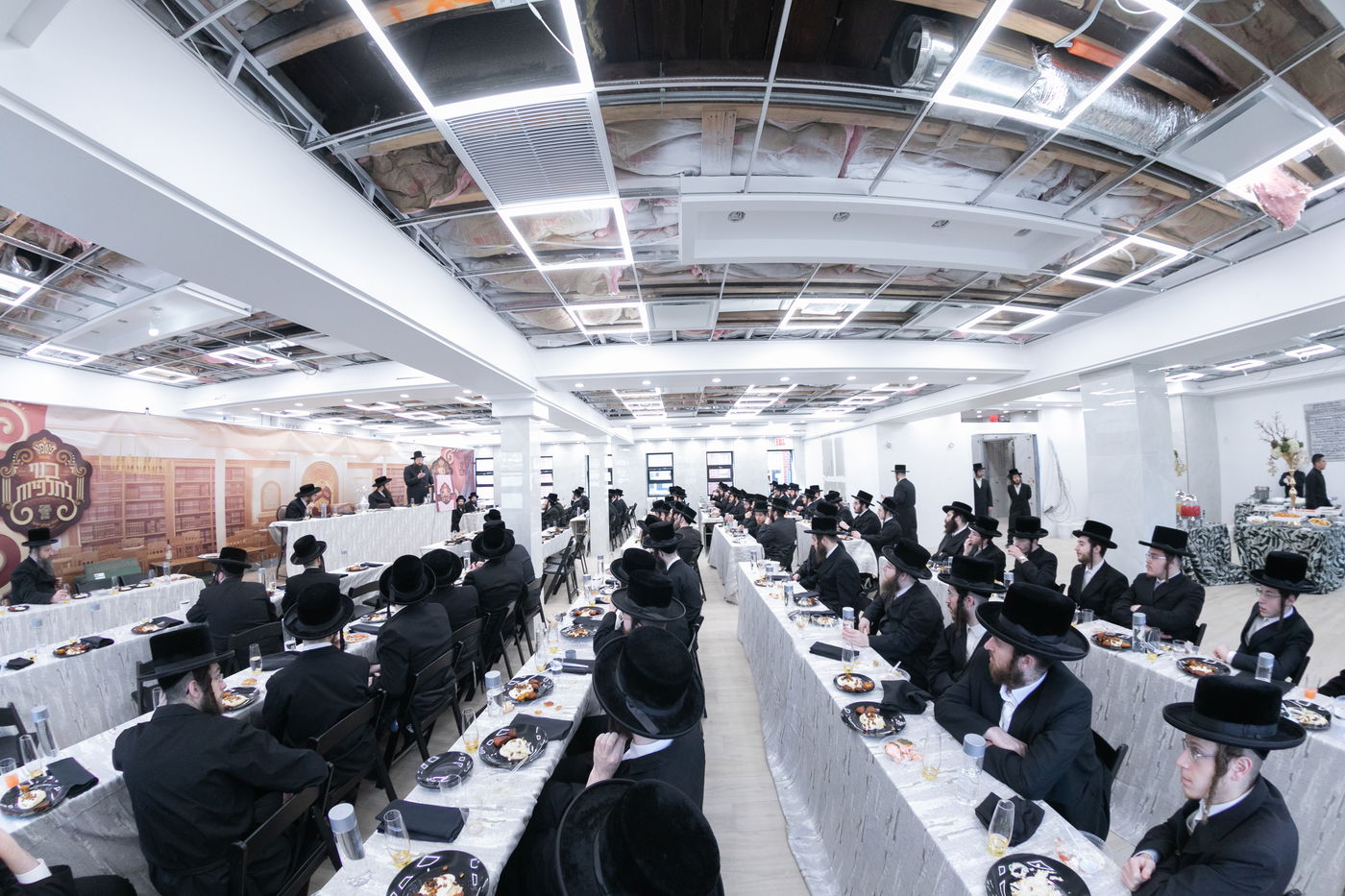 מסיבה של מצווה בחצה"ק פאפא