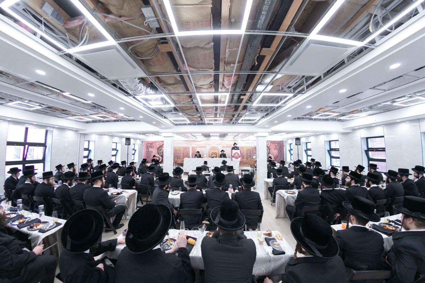 מסיבה של מצווה בחצה"ק פאפא