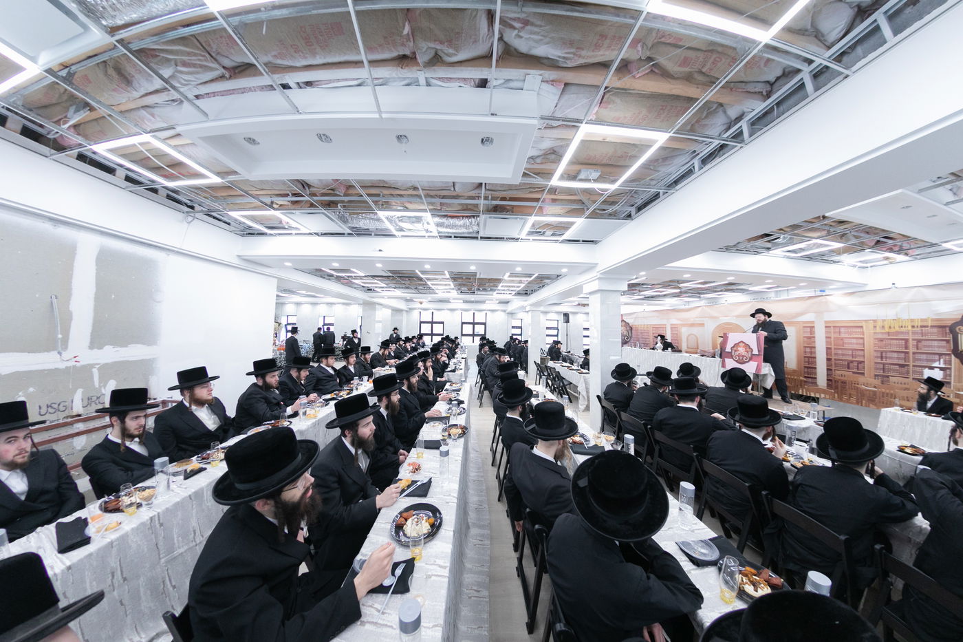 מסיבה של מצווה בחצה"ק פאפא