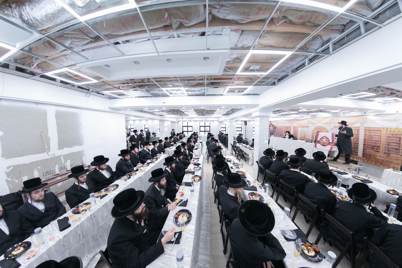 מסיבה של מצווה בחצה"ק פאפא