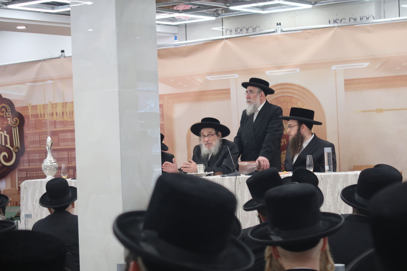 מסיבה של מצווה בחצה"ק פאפא