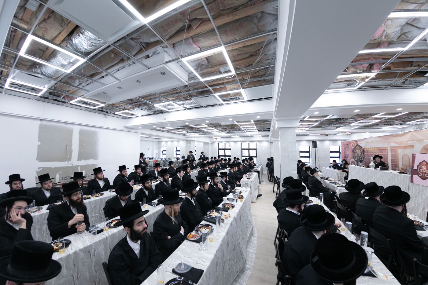 מסיבה של מצווה בחצה"ק פאפא