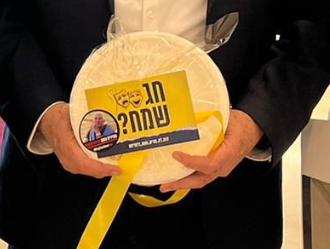 הח"כ ראה את משלוח המנות: "לא יכולתי לעצור את הדמעות"