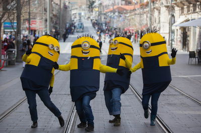 פורים על פסי הרכבת הקלה בירושלים