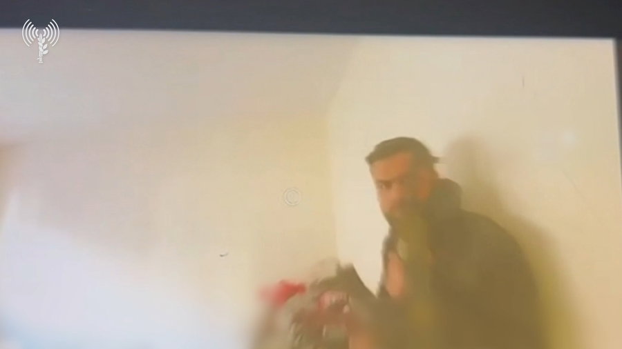צפו במחבל החמוש מופתע במארב שלו - רגע לפני שחוסל