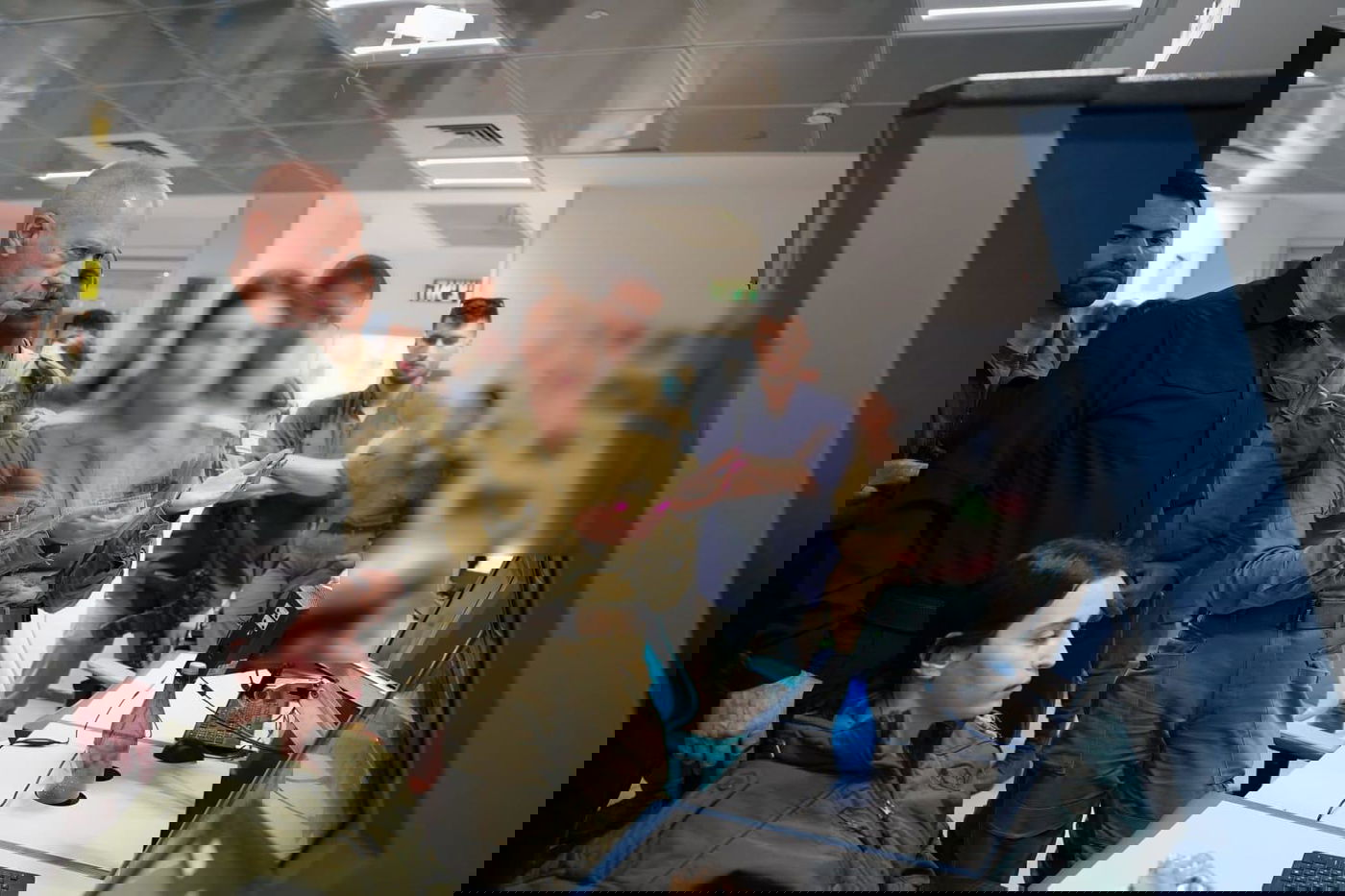 גלנט עם הלוחמות