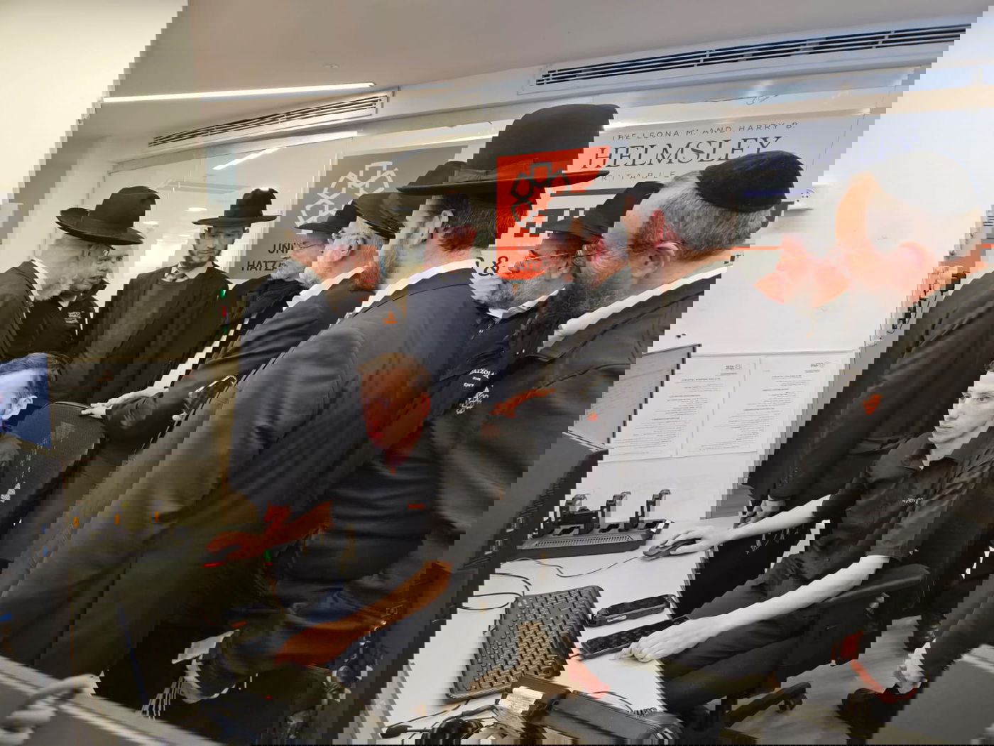 הביקור החל בסיור במוקד הארצי של איחוד הצלה 