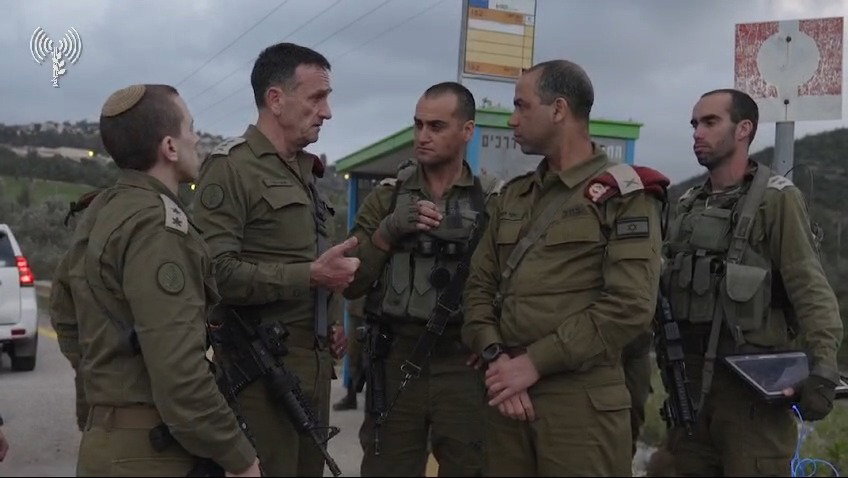הרמטכ"ל הרצי הלוי בזירת פיגוע הירי בטלמון שבבנימין