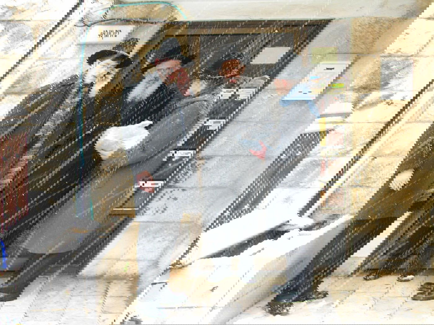 עם ראש הישיבה שטרח ללכת לברית של אחד התלמידים גם ביום מושלג