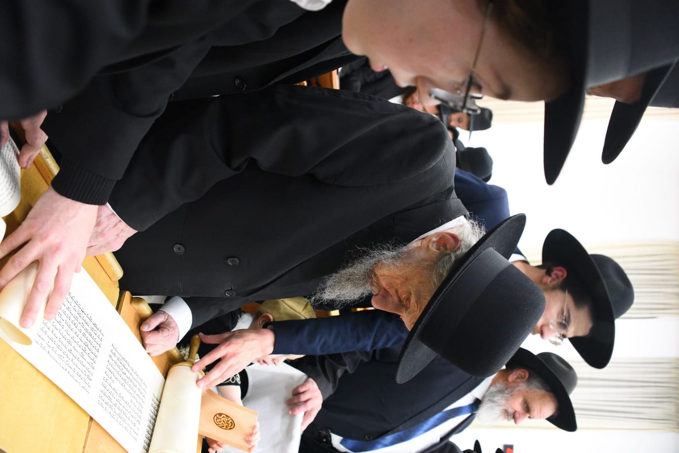 קריאת המגילה בליל פורים בבני ברק