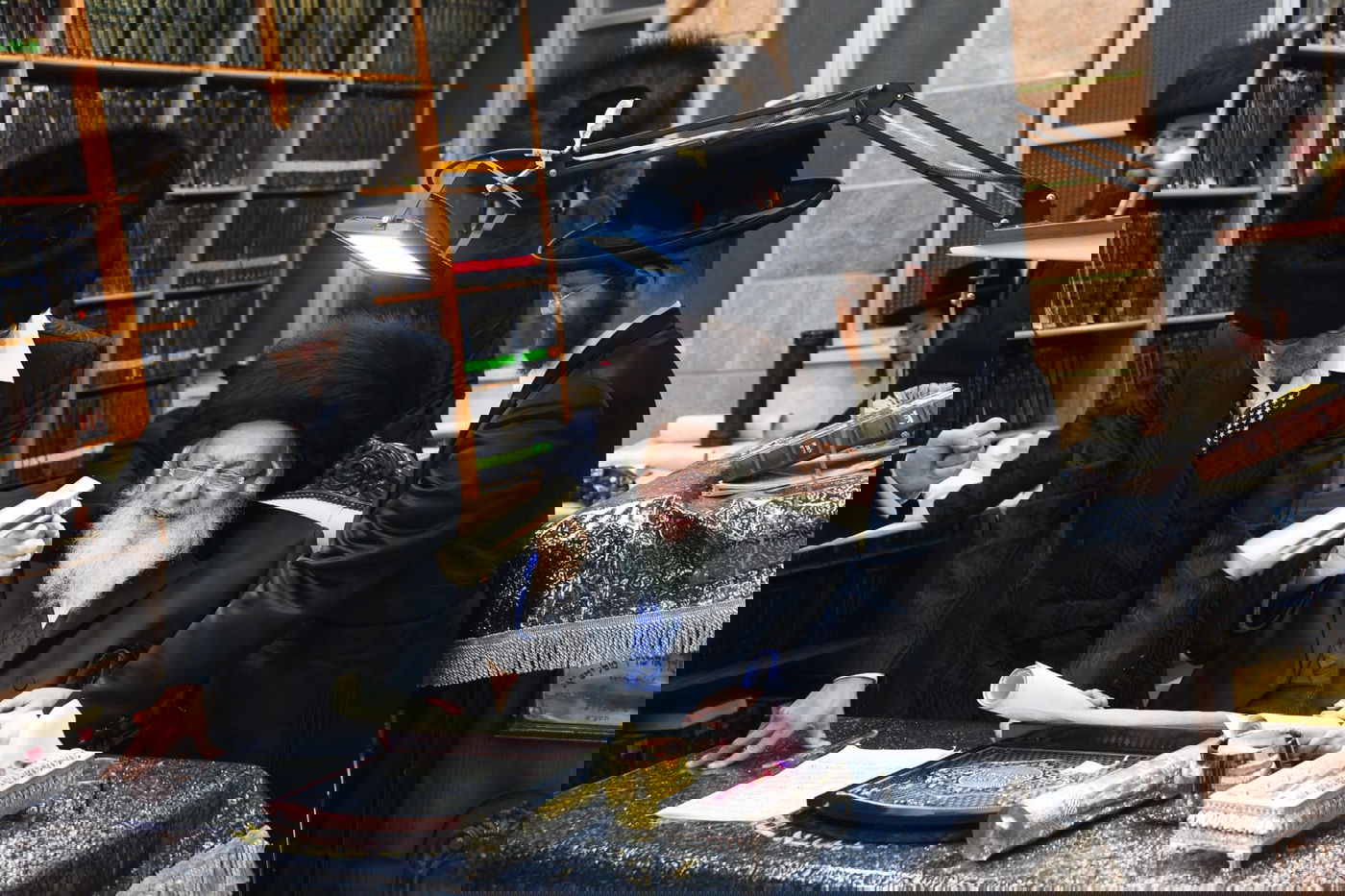 קריאת המגילה בליל פורים בבני ברק