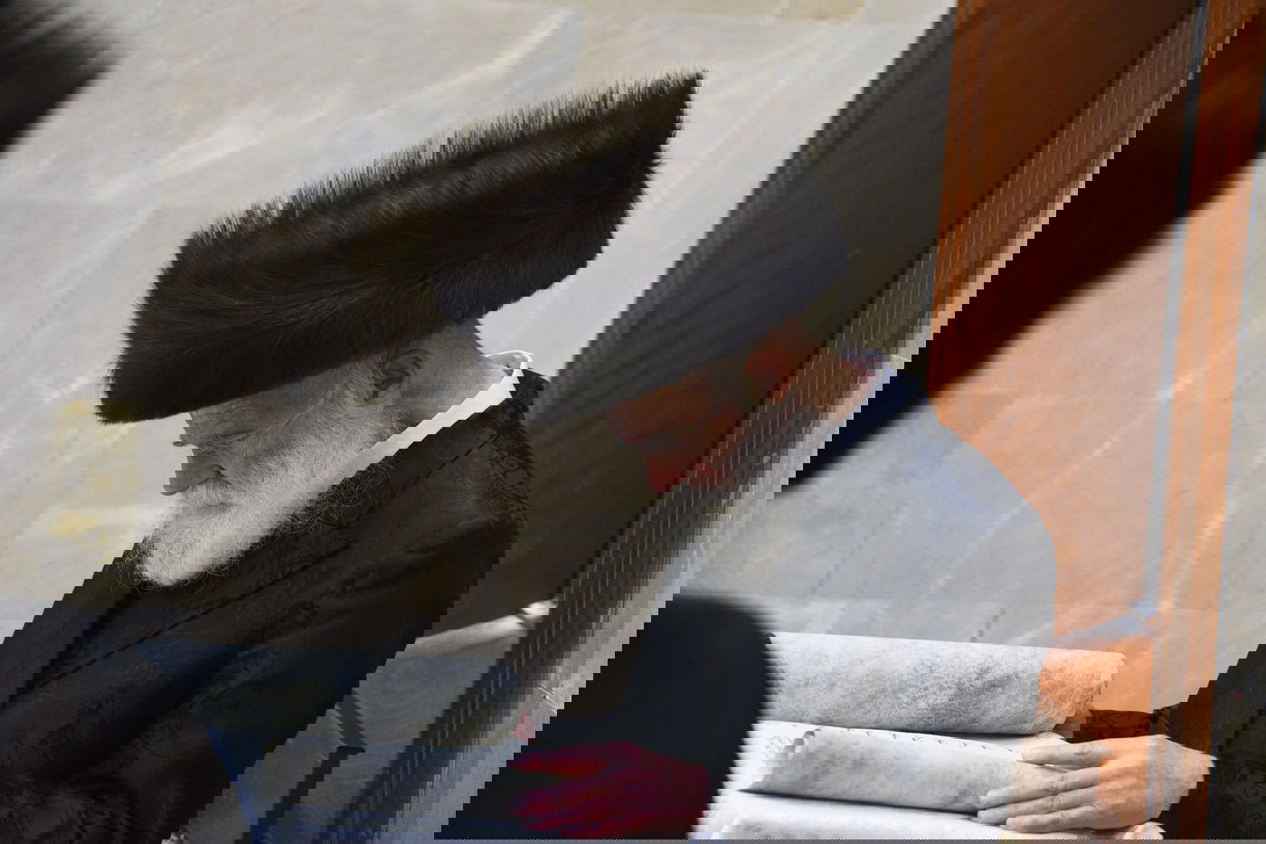 קריאת המגילה בליל פורים בבני ברק