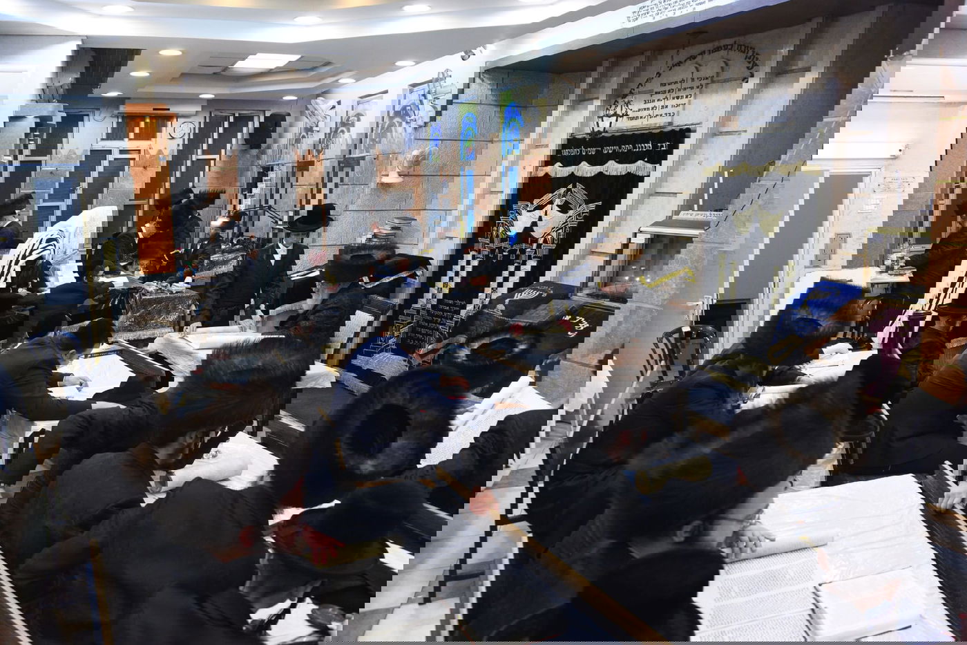 קריאת המגילה בליל פורים בבני ברק