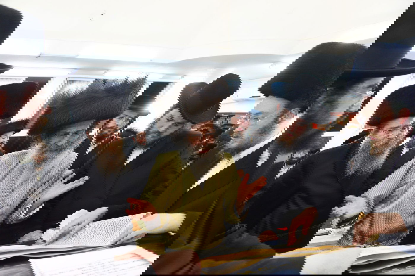 קריאת המגילה בליל פורים בבני ברק