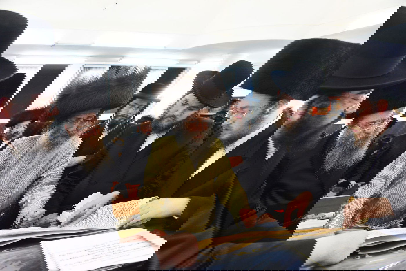 קריאת המגילה בליל פורים בבני ברק