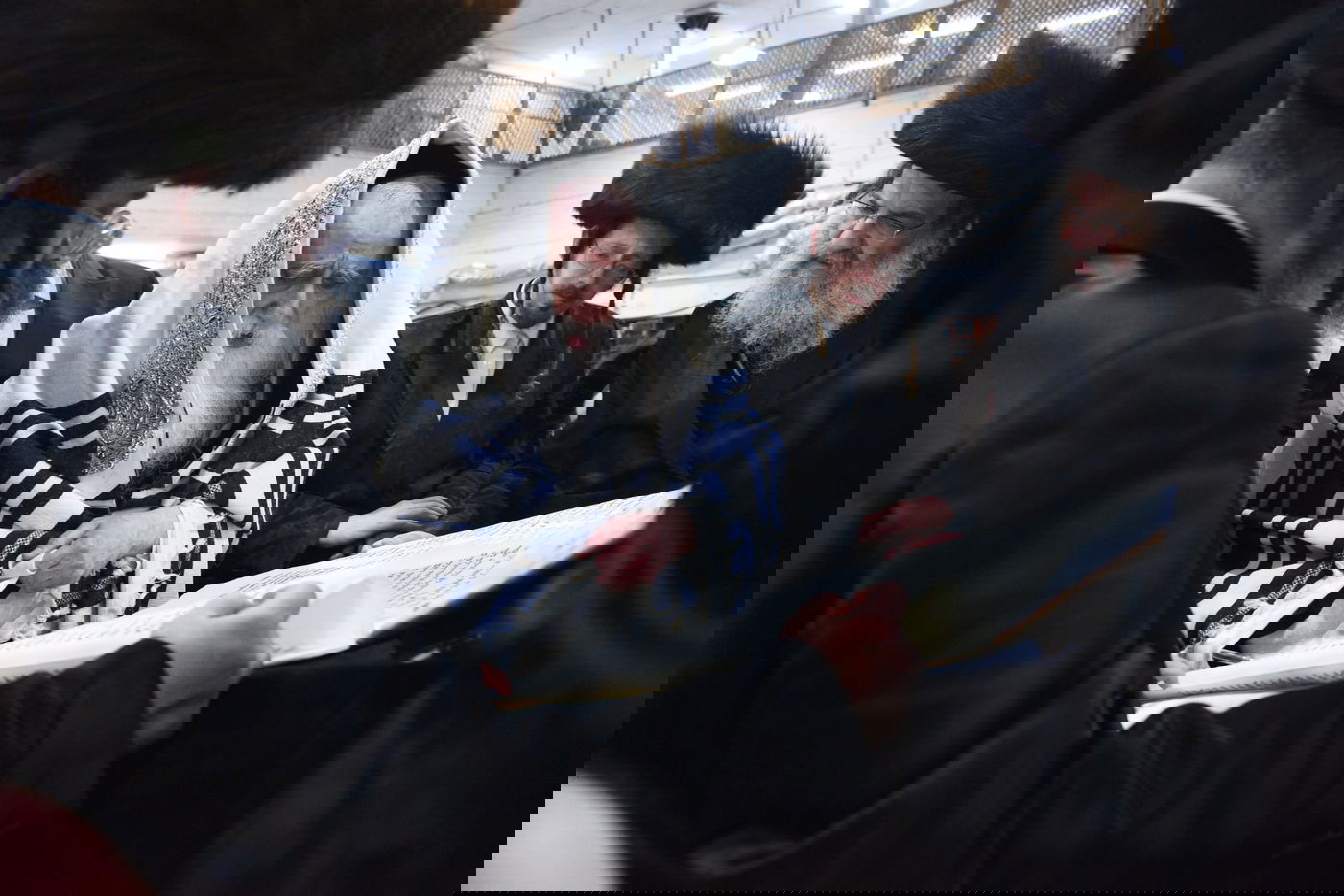 קריאת המגילה בליל פורים בבני ברק