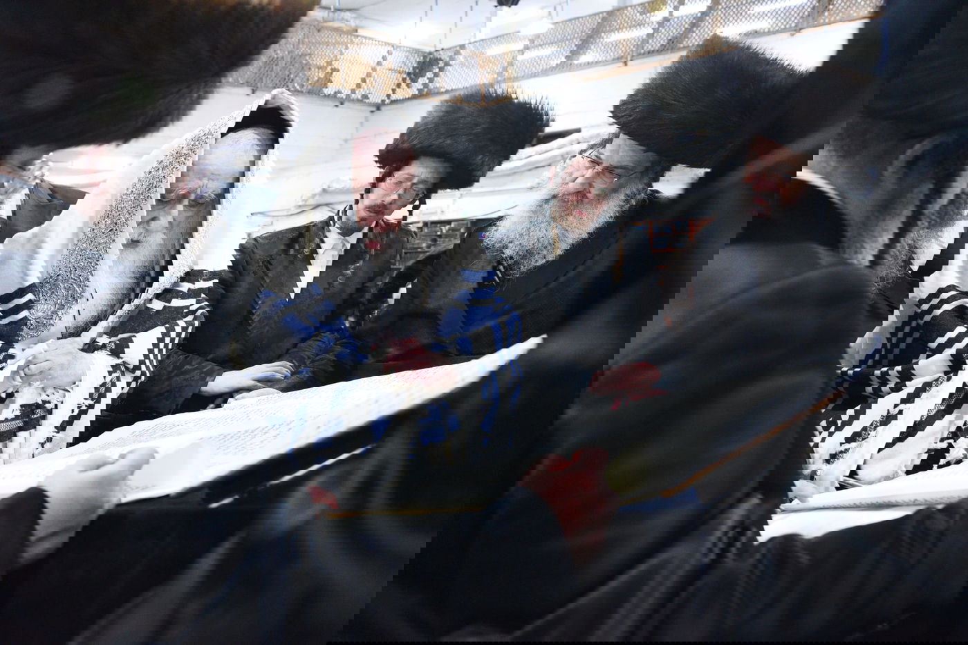 קריאת המגילה בליל פורים בבני ברק