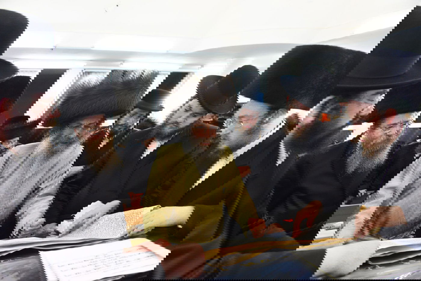 קריאת המגילה בליל פורים בבני ברק