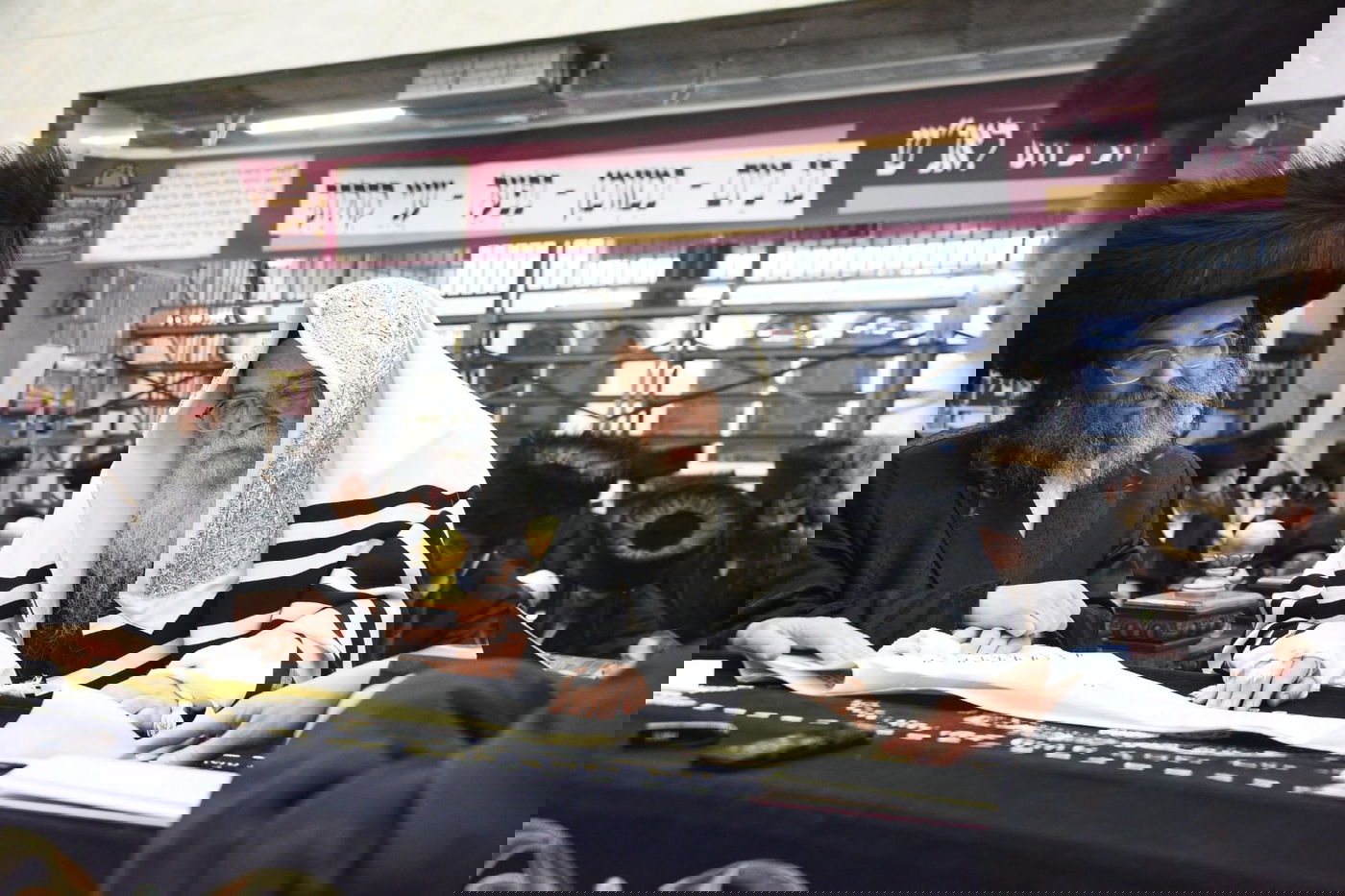 קריאת המגילה בליל פורים בבני ברק