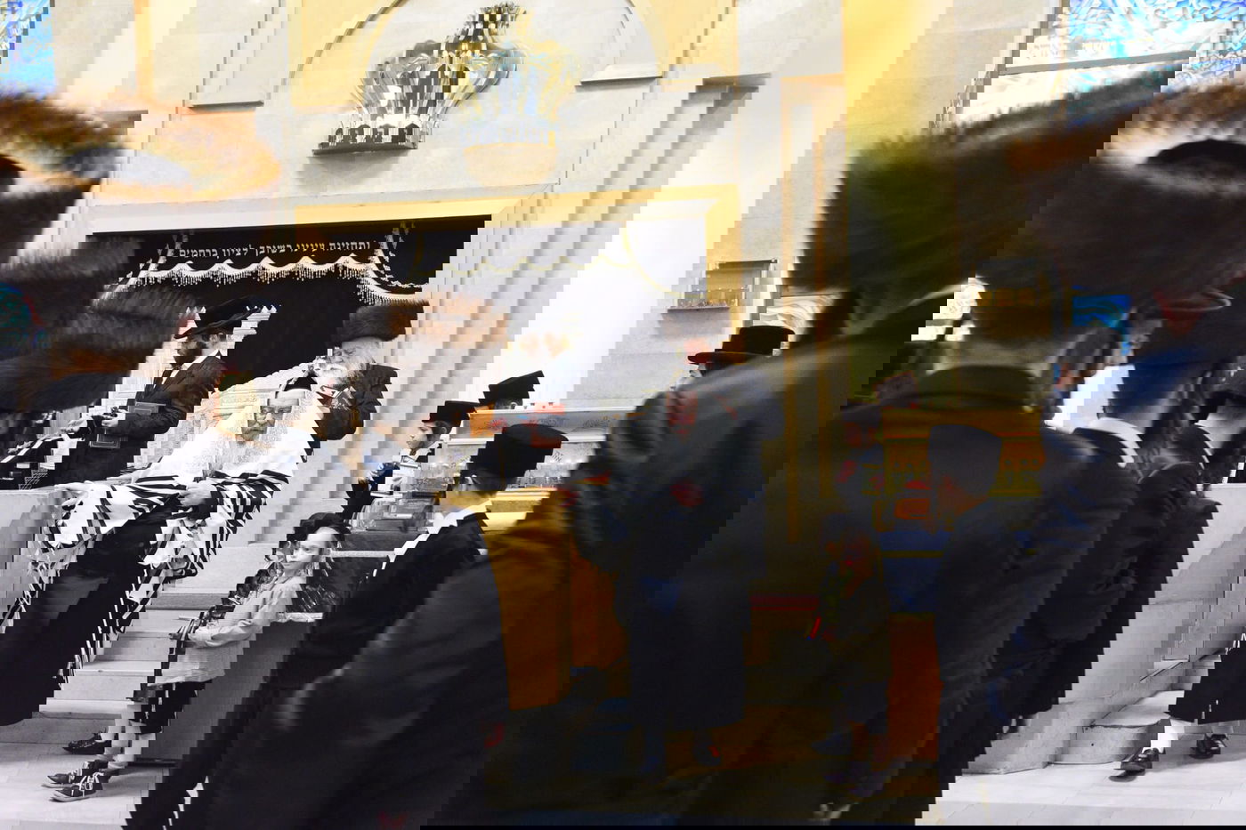 קריאת המגילה בליל פורים בבני ברק