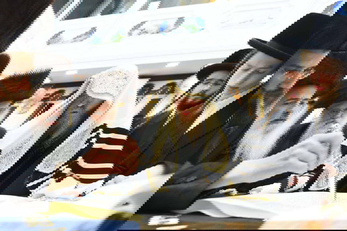 קריאת המגילה בליל פורים בבני ברק