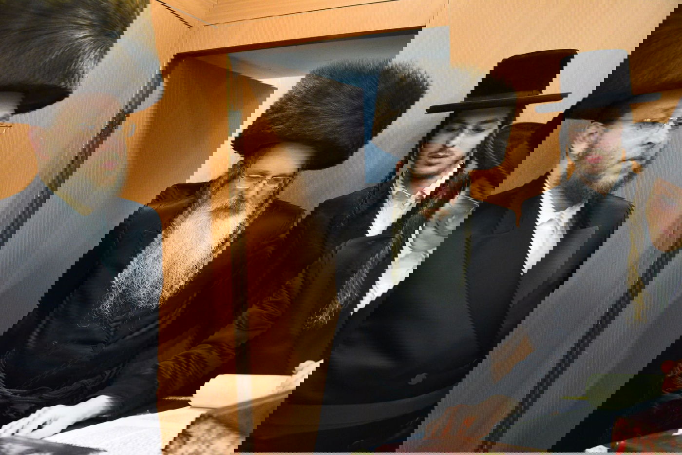 קריאת המגילה בליל פורים בבני ברק