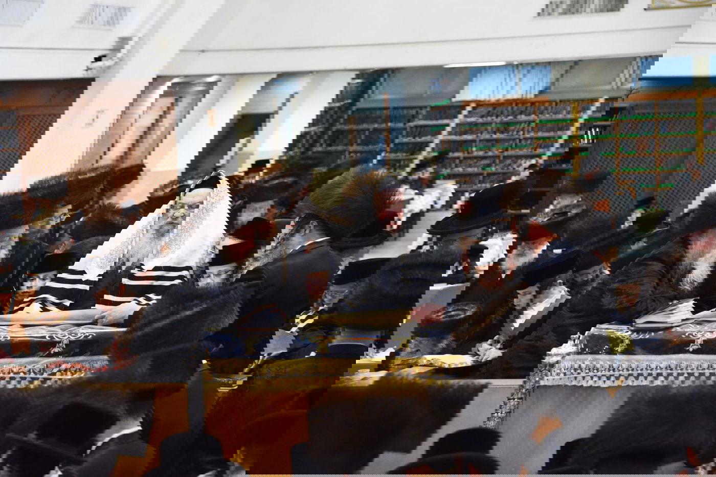 קריאת המגילה בליל פורים בבני ברק