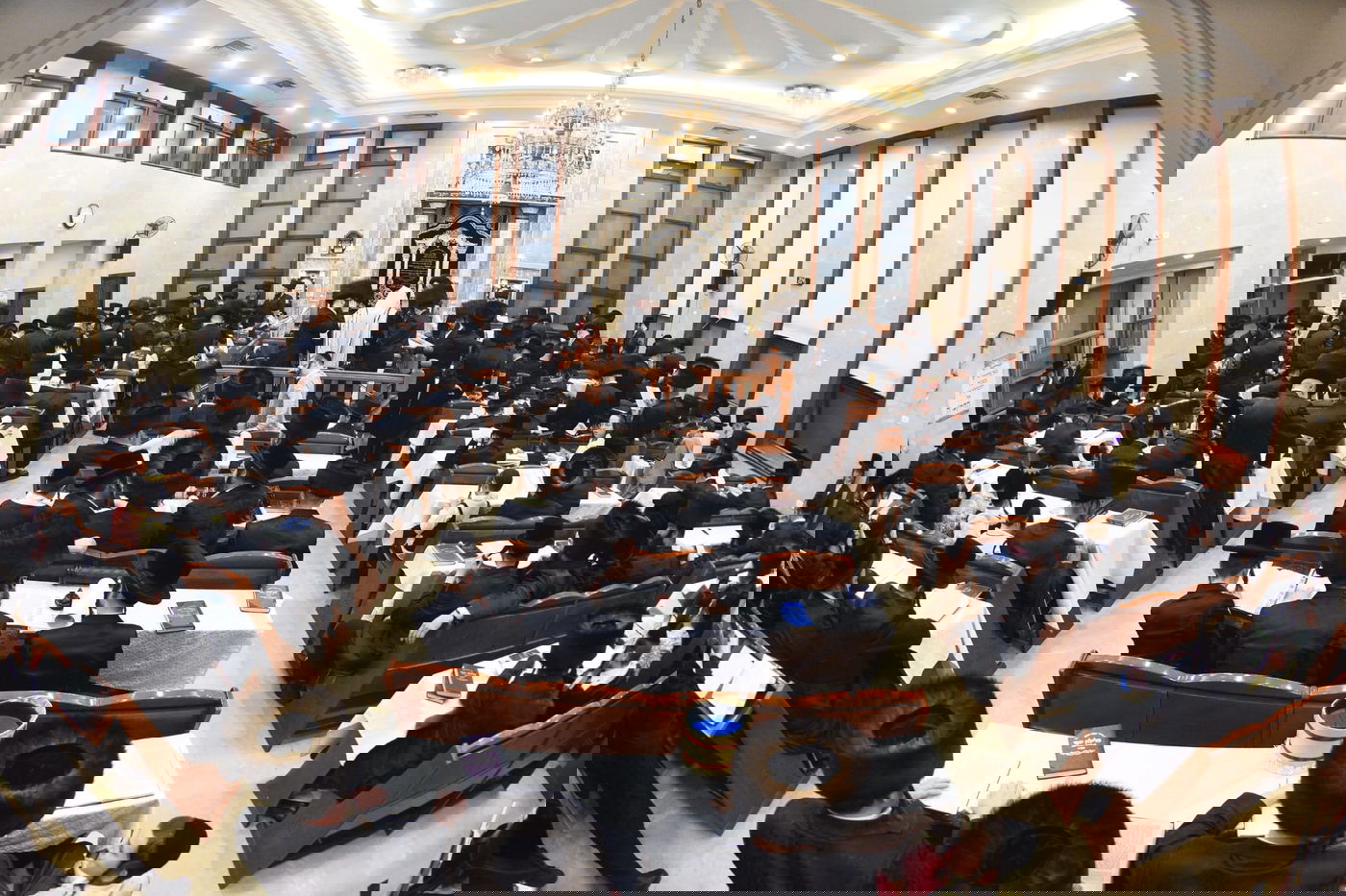 קריאת המגילה בליל פורים בבני ברק