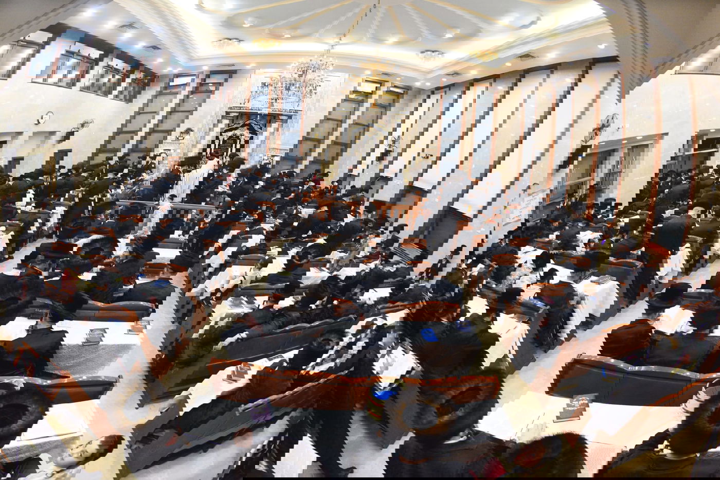 קריאת המגילה בליל פורים בבני ברק