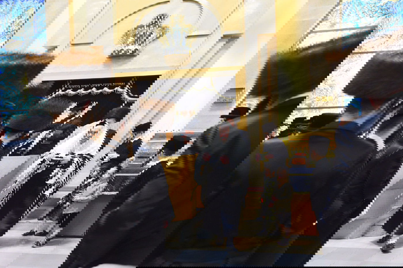 קריאת המגילה בליל פורים בבני ברק