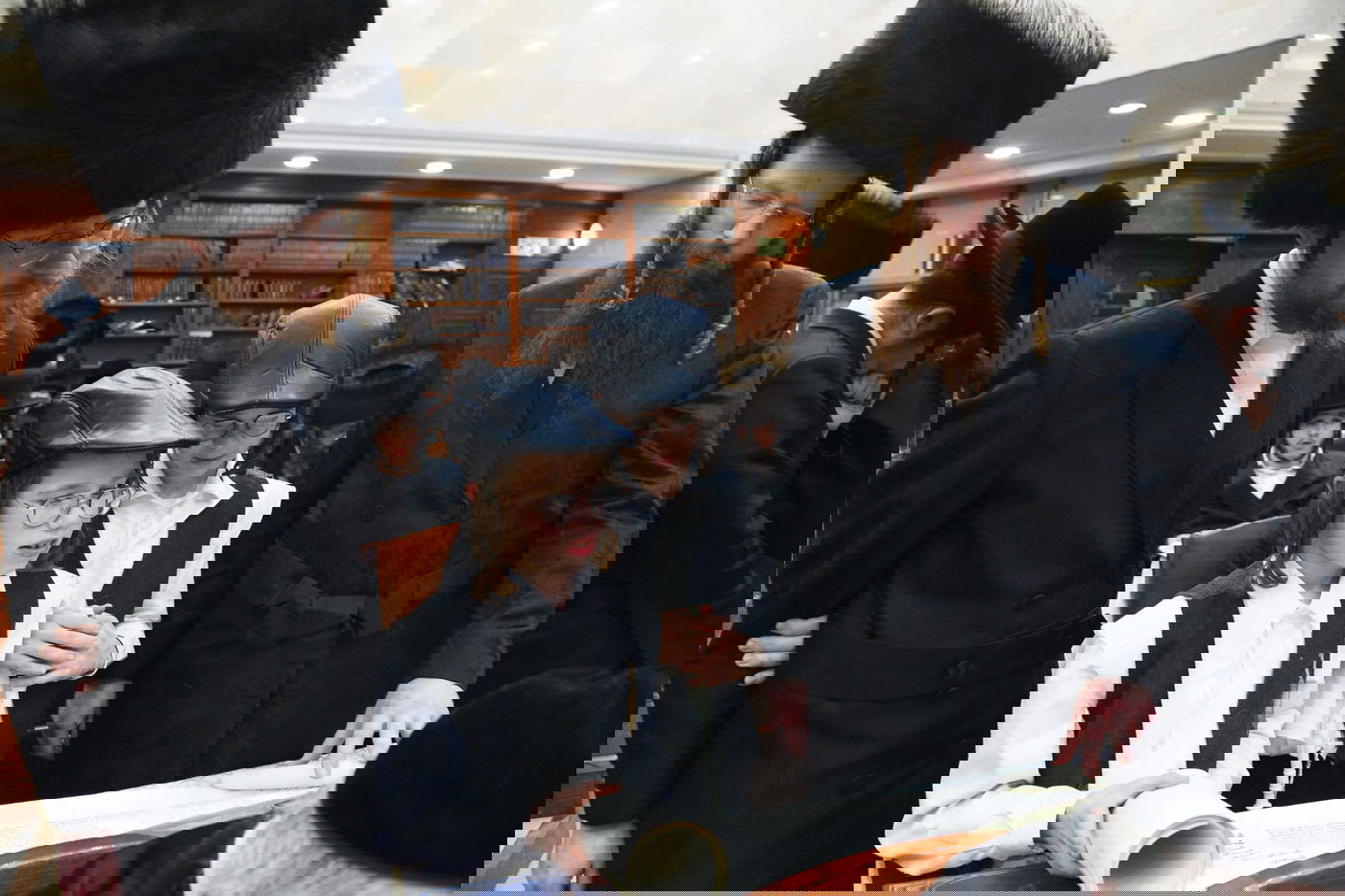 קריאת המגילה בליל פורים בבני ברק