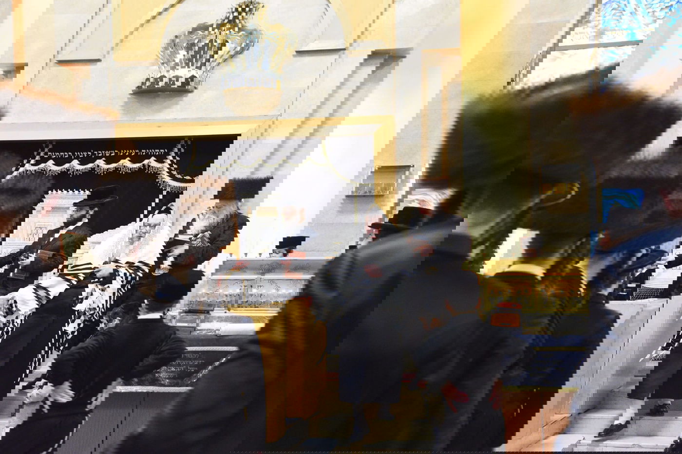 קריאת המגילה בליל פורים בבני ברק