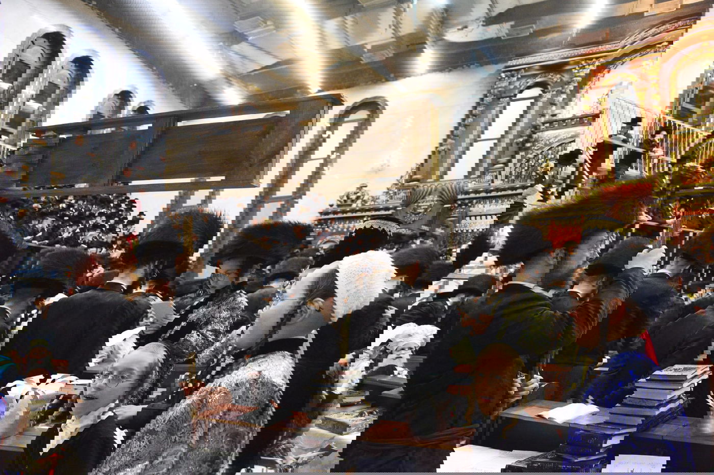 קריאת המגילה בליל פורים בבני ברק