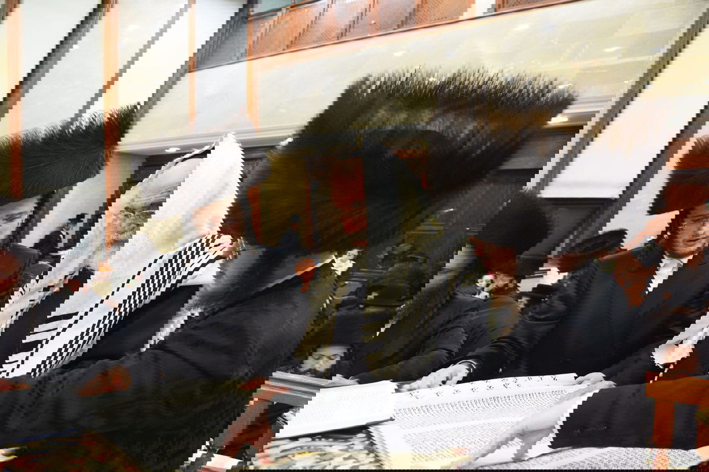 קריאת המגילה בליל פורים בבני ברק