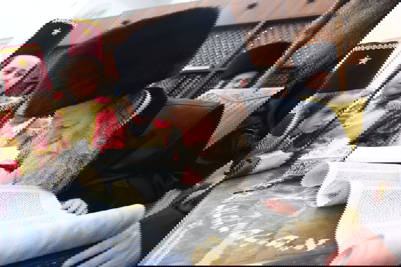 קריאת המגילה בליל פורים בבני ברק