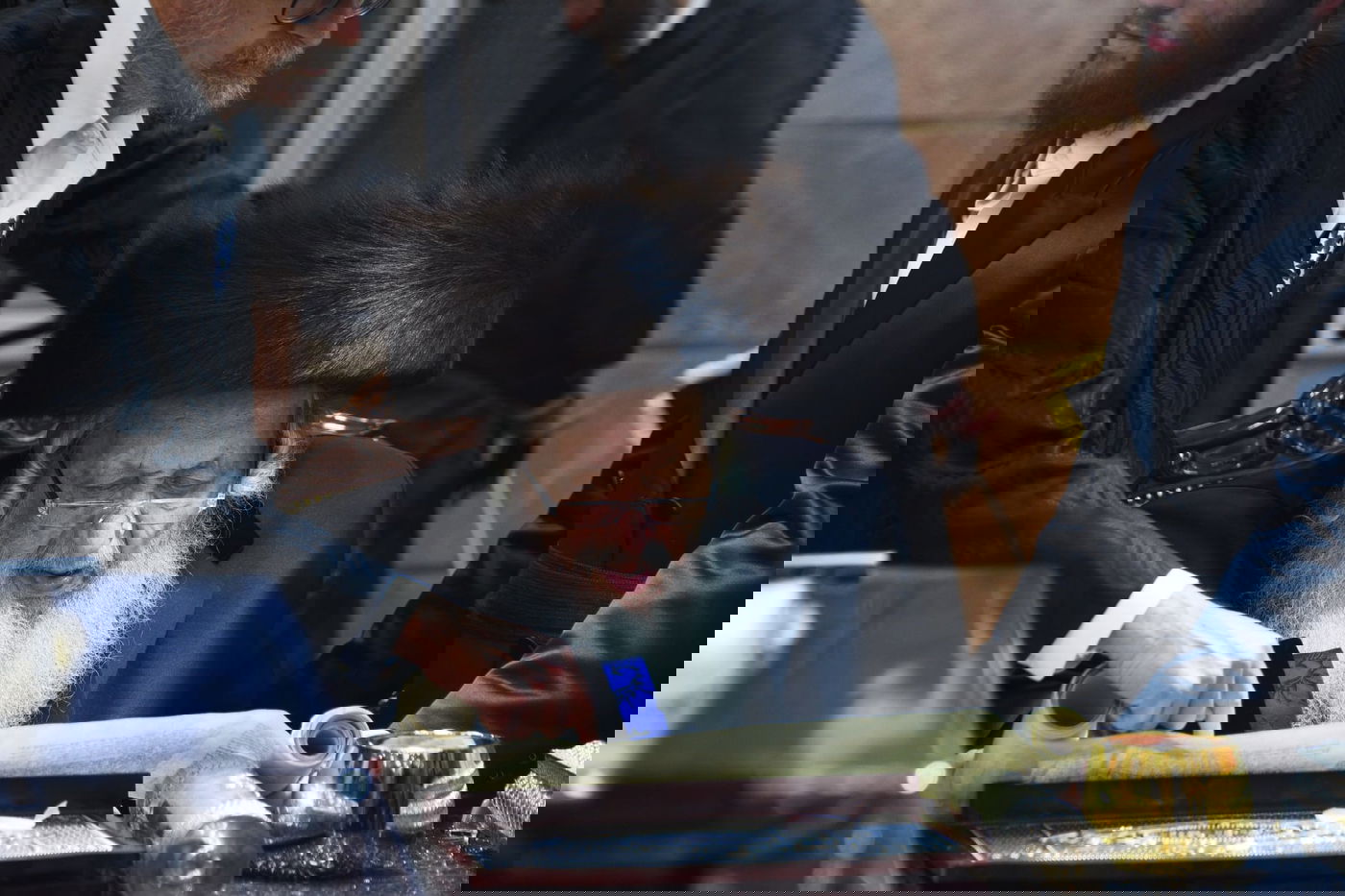 קריאת המגילה בליל פורים בבני ברק