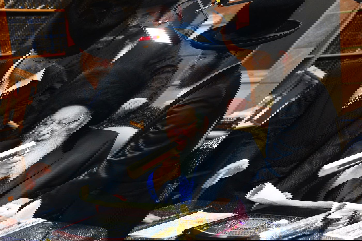 קריאת המגילה בליל פורים בבני ברק