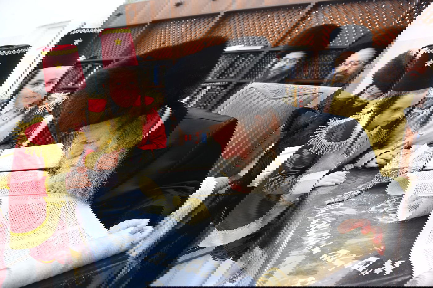 קריאת המגילה בליל פורים בבני ברק