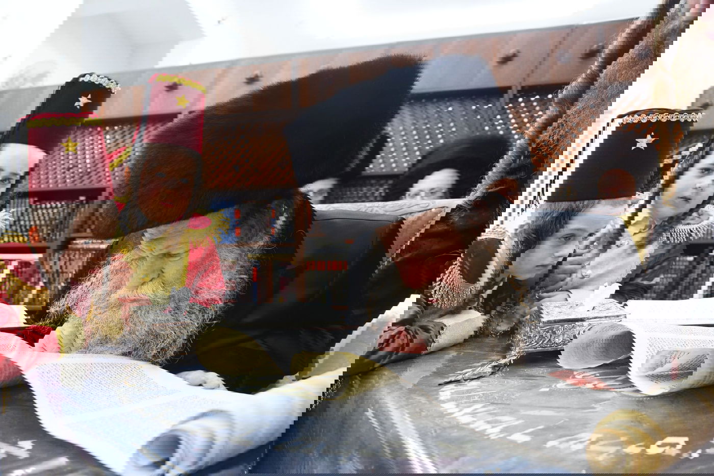 קריאת המגילה בליל פורים בבני ברק