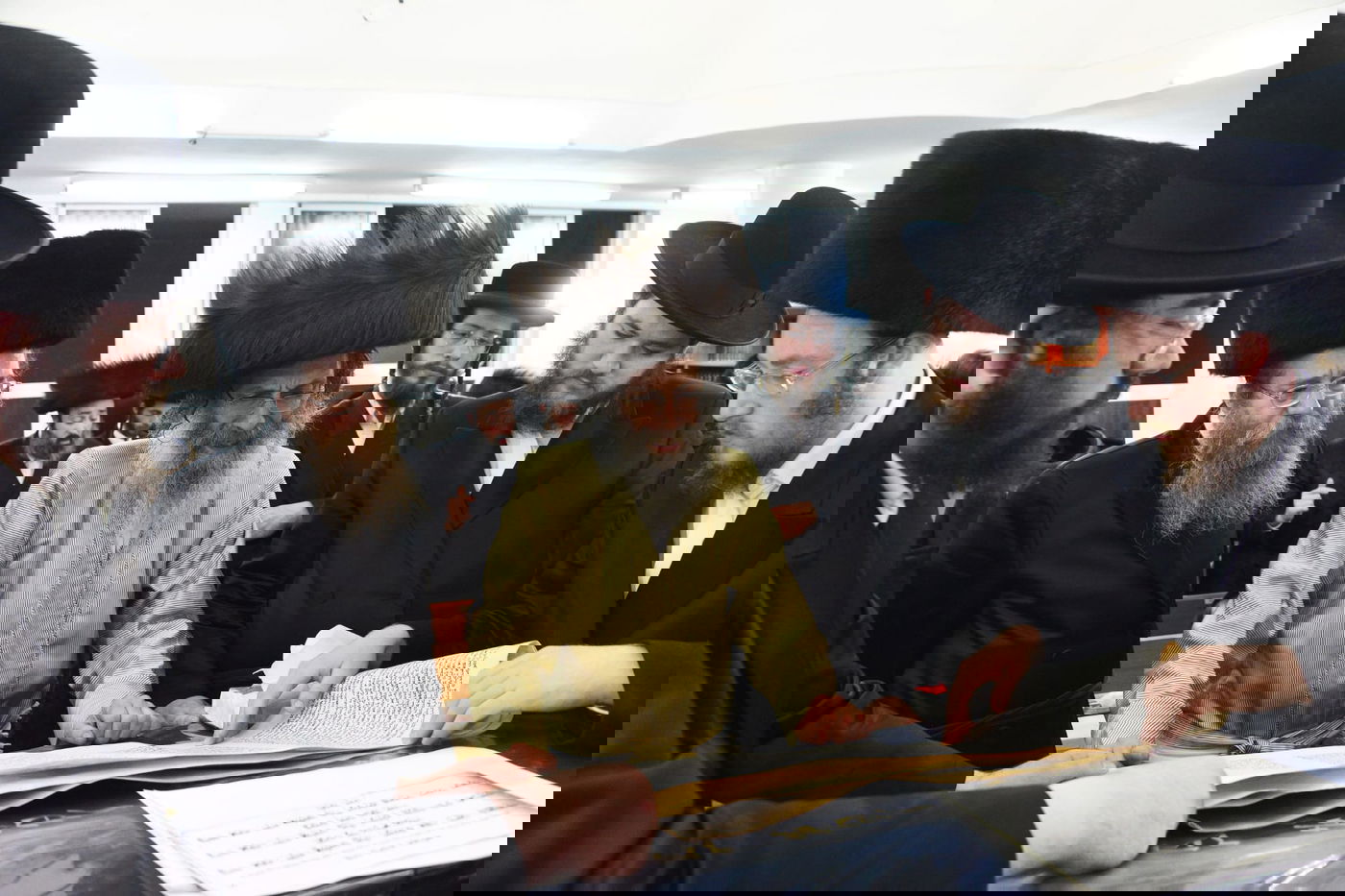 קריאת המגילה בליל פורים בבני ברק