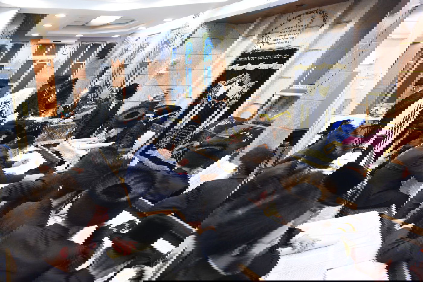 קריאת המגילה בליל פורים בבני ברק