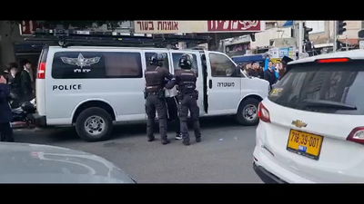 ניידת יס"מ מחוץ לבית הכנסת איצקוביץ' בבני ברק