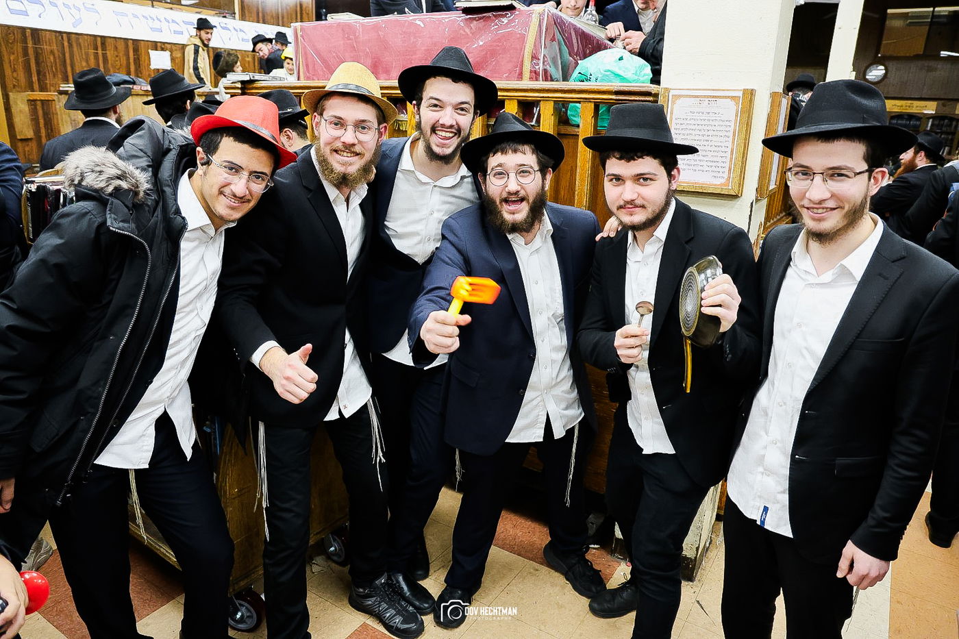 קריאת המגילה במרכז חב"ד העולמי