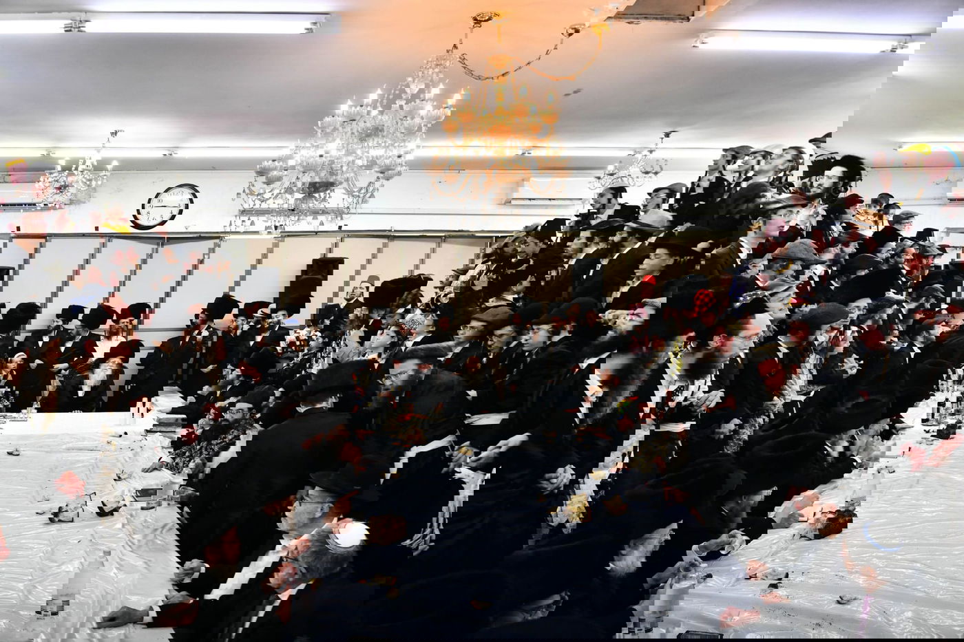 טיש פורים בחצר הקודש מודז'יץ