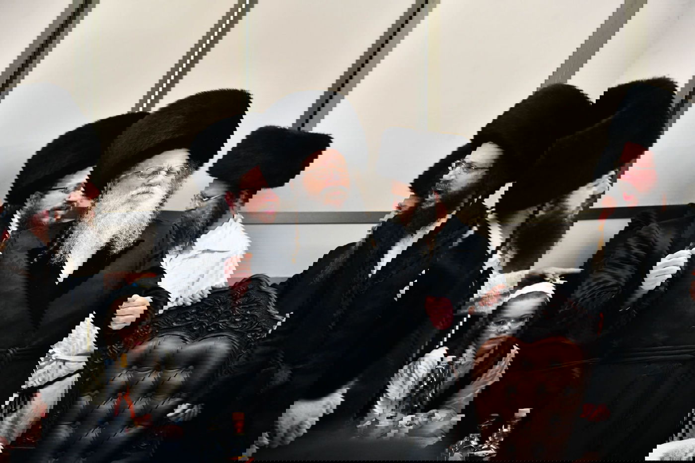 טיש פורים בחצר הקודש מודז'יץ