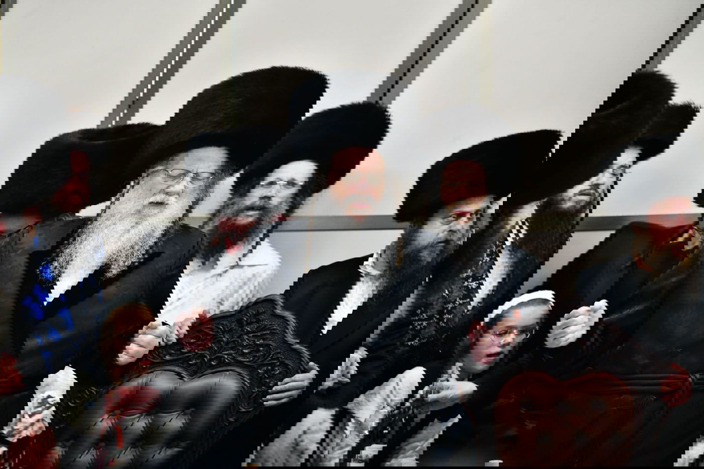 טיש פורים בחצר הקודש מודז'יץ